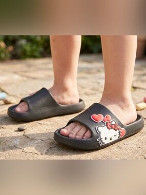 Hello Kitty by Sanrio Black Slide Sandals Hearts Kids Size 2/3